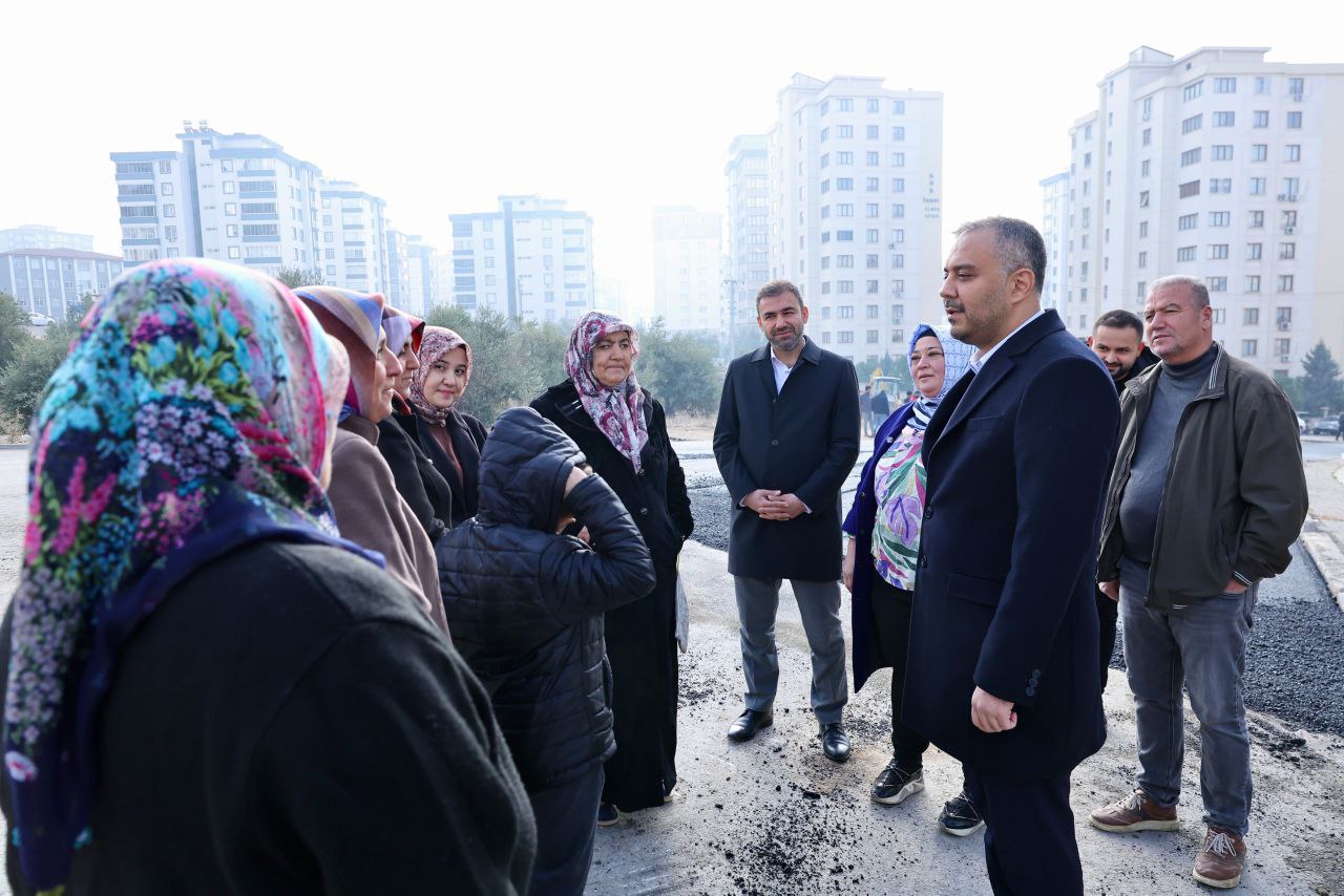 Onikişubat’ta tarihin en büyük asfalt seferberliği devam ediyor